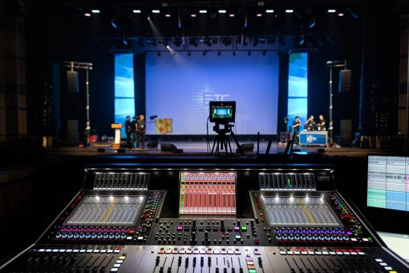 Sound equipment for the assembly hall