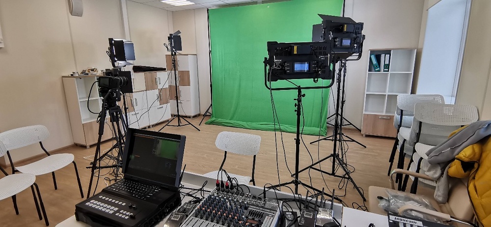 Radio broadcasting film studios