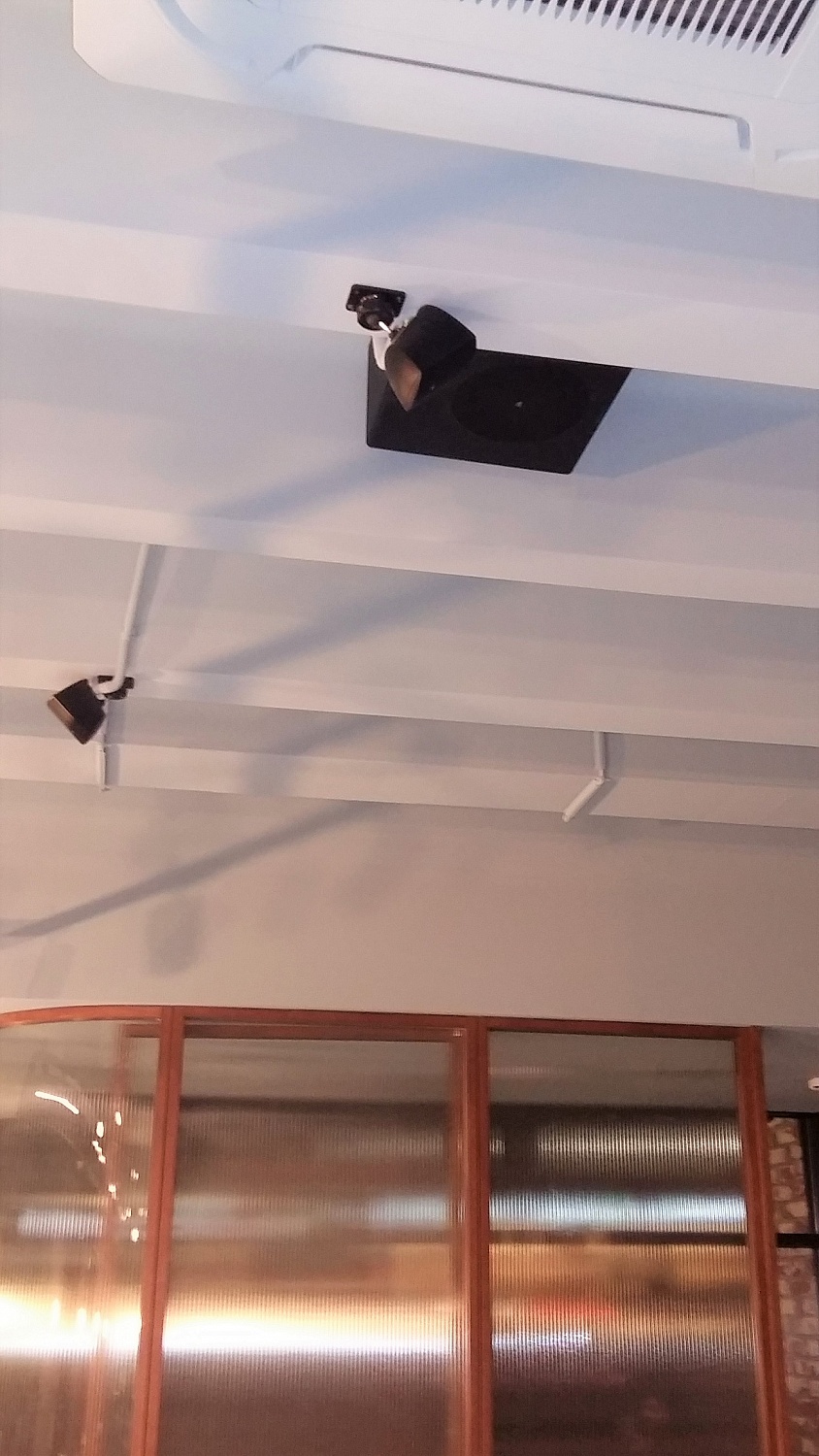 Installation of musical equipment in the Barberia salon on Usachevka