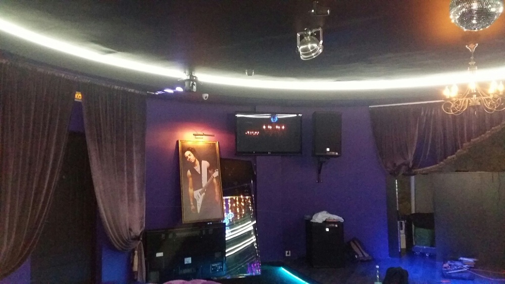 Karaoke club on Mozhaika